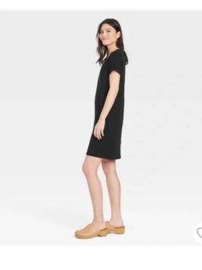 Universal Thread Black Short Sleeve Shift Midi Dress